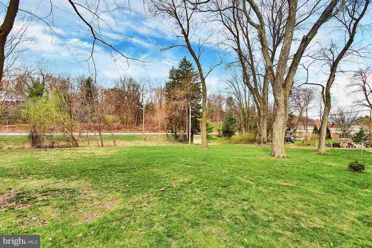 1520 Hillcroft Lane York, PA 17403 - Photo 23 of 26