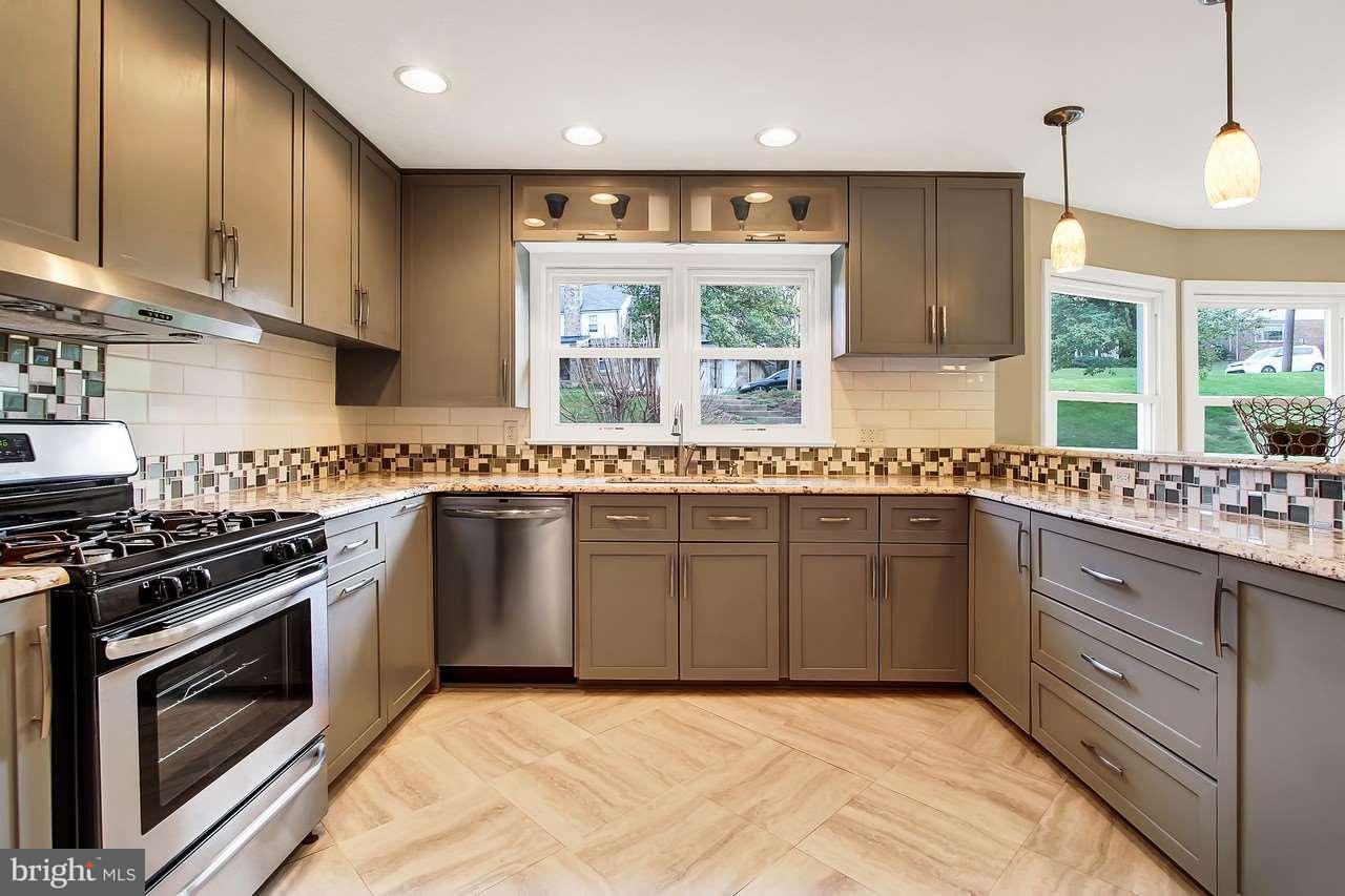 1520 Hillcroft Lane York, PA 17403 - Photo 7 of 26