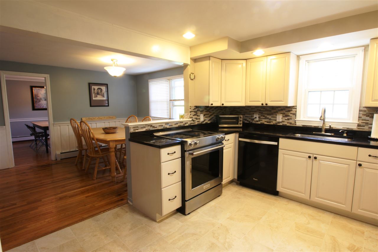185 South Merrimack Road Hollis, NH 03049 - Photo 3 of 23