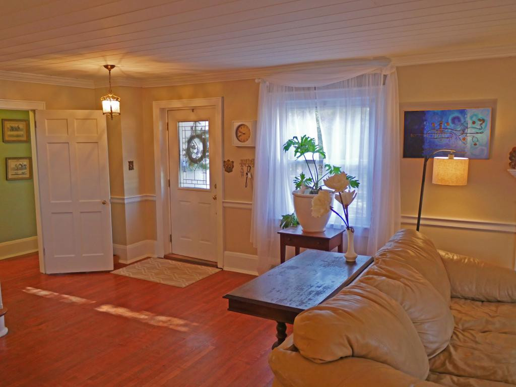 1125 Columbia Road Bristol, TN 37620 - Photo 3 of 24 Front Door