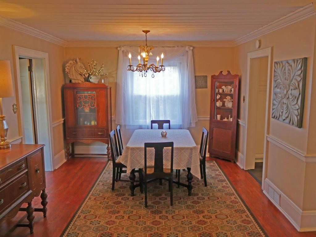 1125 Columbia Road Bristol, TN 37620 - Photo 4 of 24 Dining Area