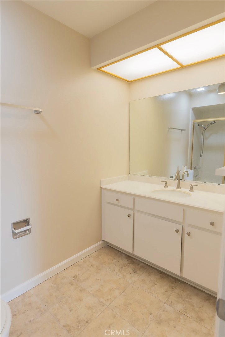 28205 Ridgepoint Court Rancho Palos Verdes, CA 90275 - Photo 27 of 33 a spacious bathroom with a double vanity sink and a mirror