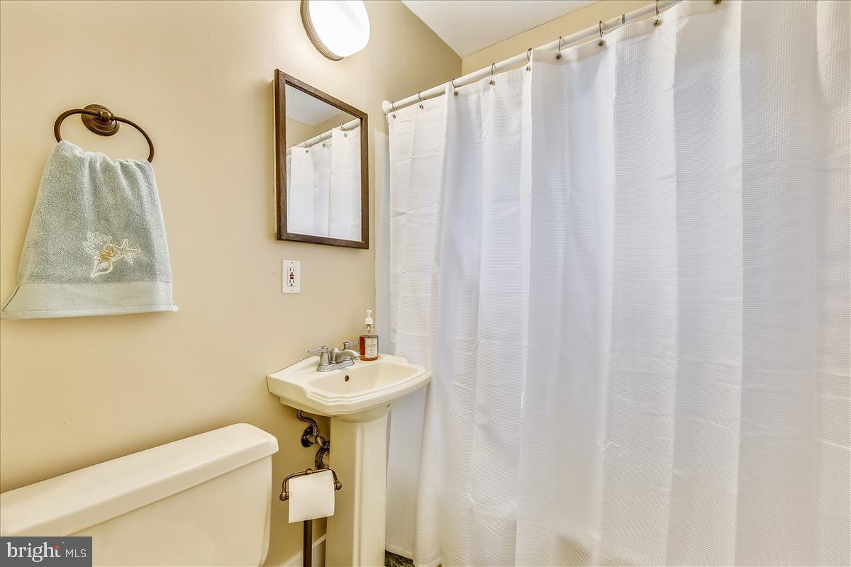508 Woodburn Road Rockville, MD 20851 - Photo 15 of 26 Main Level Full Bath
