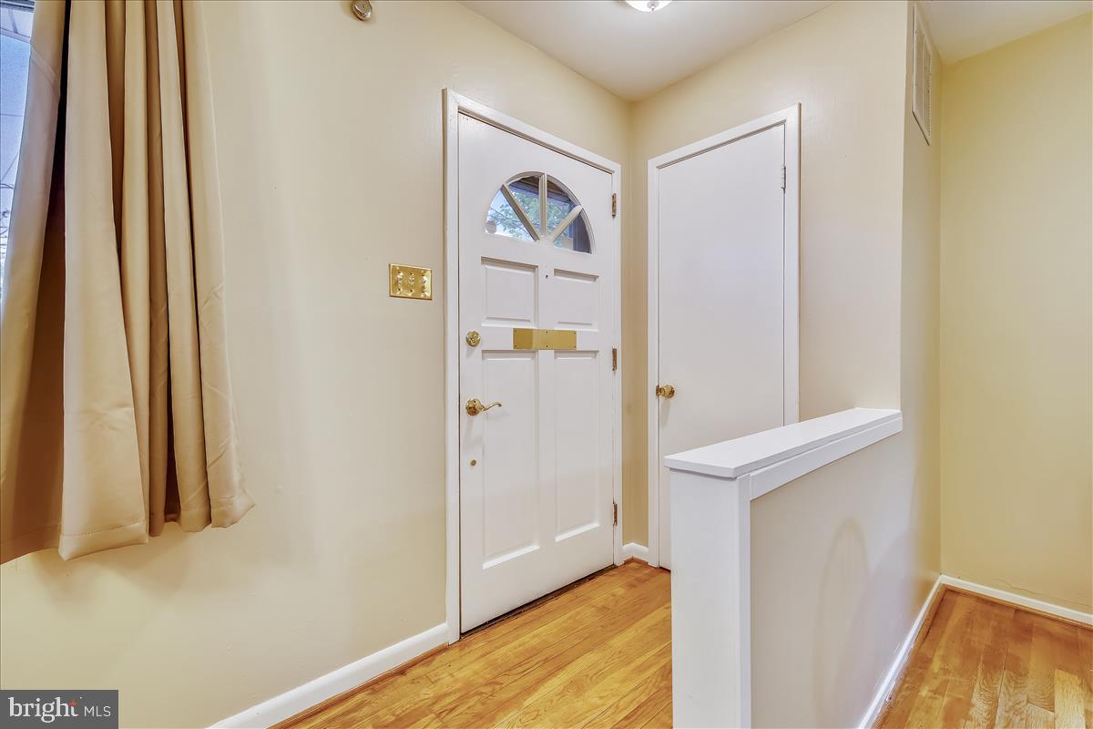 508 Woodburn Road Rockville, MD 20851 - Photo 3 of 26 Foyer