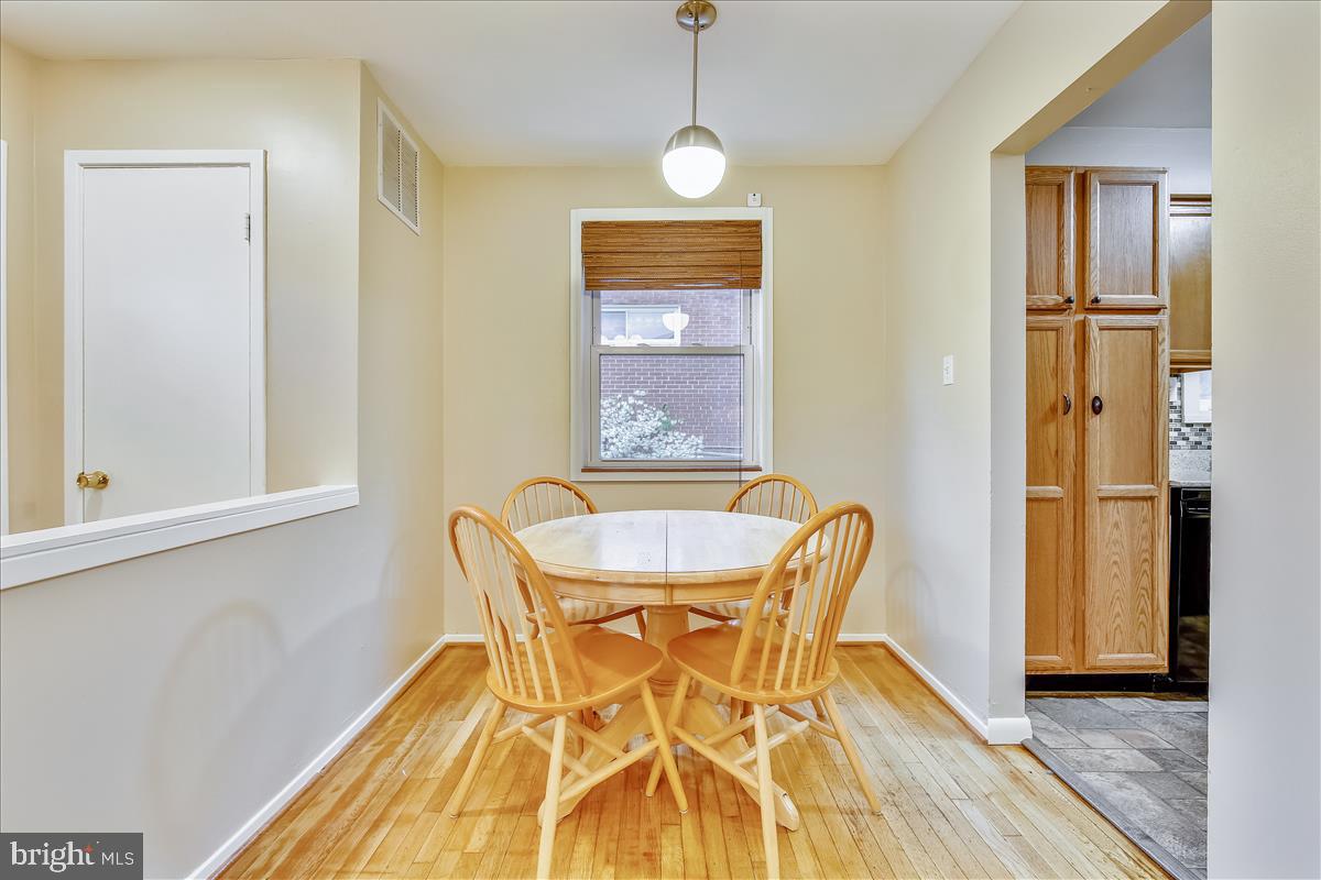 508 Woodburn Road Rockville, MD 20851 - Photo 5 of 26 Dining area