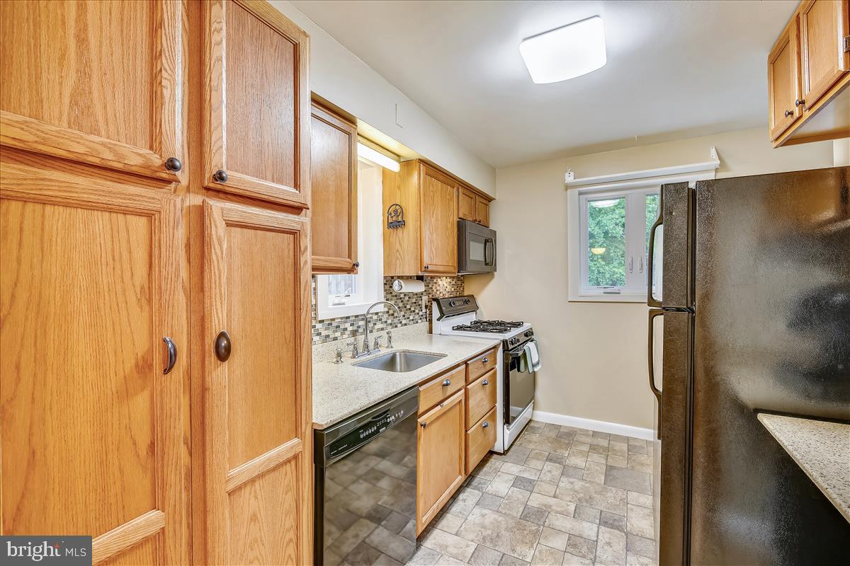 508 Woodburn Road Rockville, MD 20851 - Photo 6 of 26 Kitchen