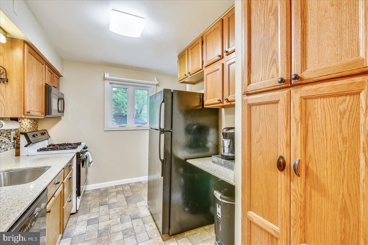 508 Woodburn Road Rockville, MD 20851 - Photo 7 of 26 Kitchen