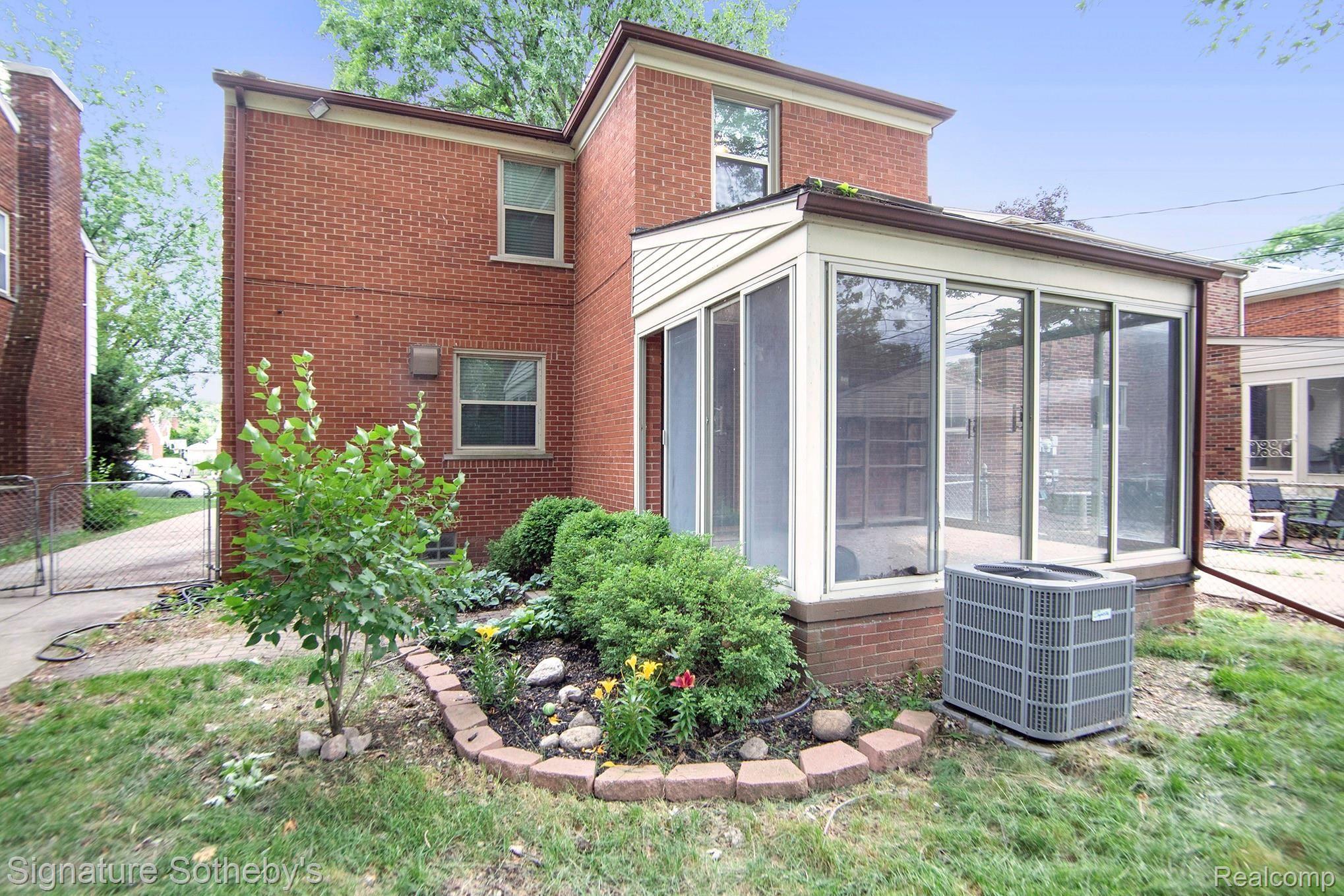 1964 Prestwick Road Grosse Pointe, MI 48236 - Photo 31 of 37 BPG_1863.jpg