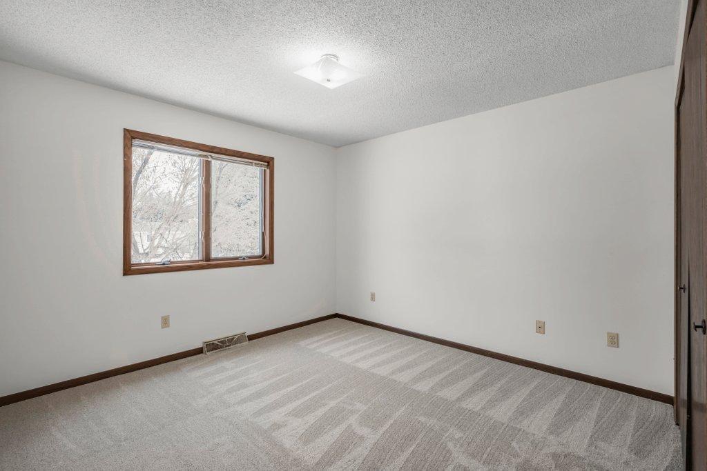 730 Menke Circle Shakopee, MN 55379 - Photo 11 of 25