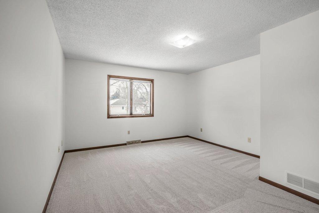 730 Menke Circle Shakopee, MN 55379 - Photo 8 of 25