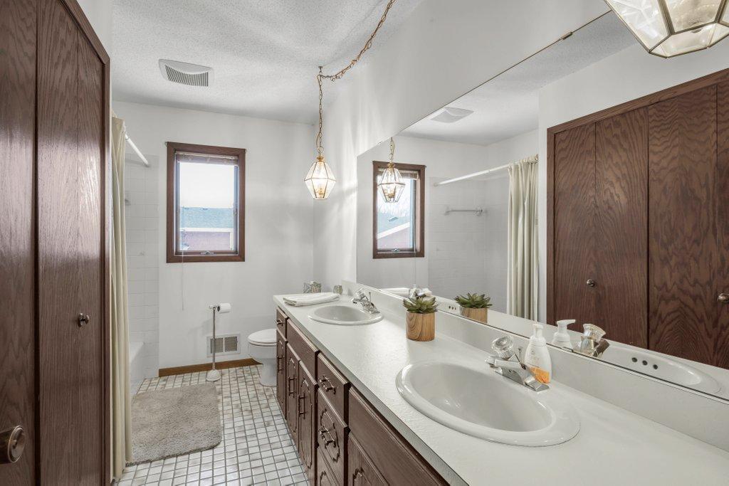 730 Menke Circle Shakopee, MN 55379 - Photo 10 of 25