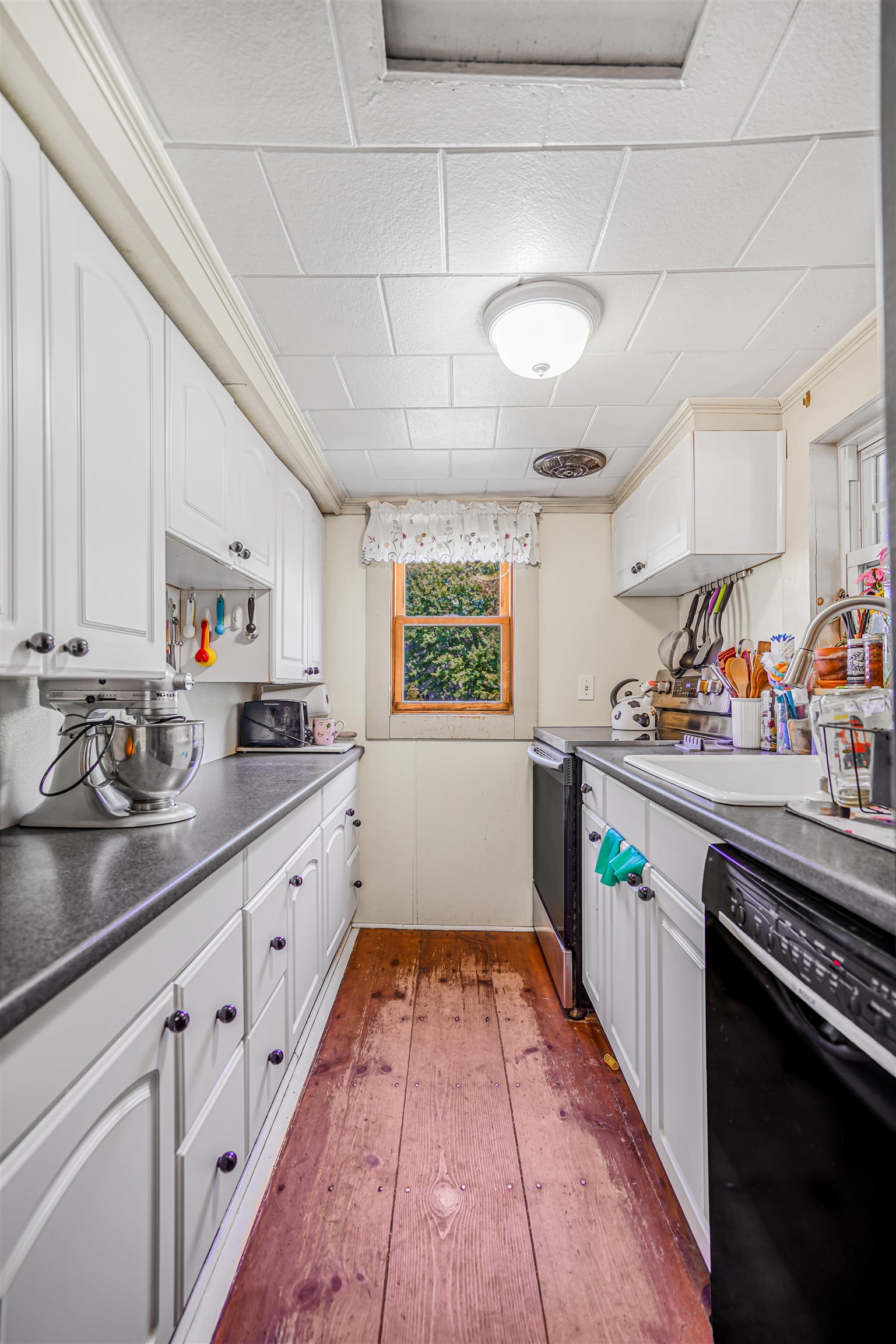 1194 Bridge Street Manchester, NH 03104 - Photo 15 of 46 Gallery Image 15