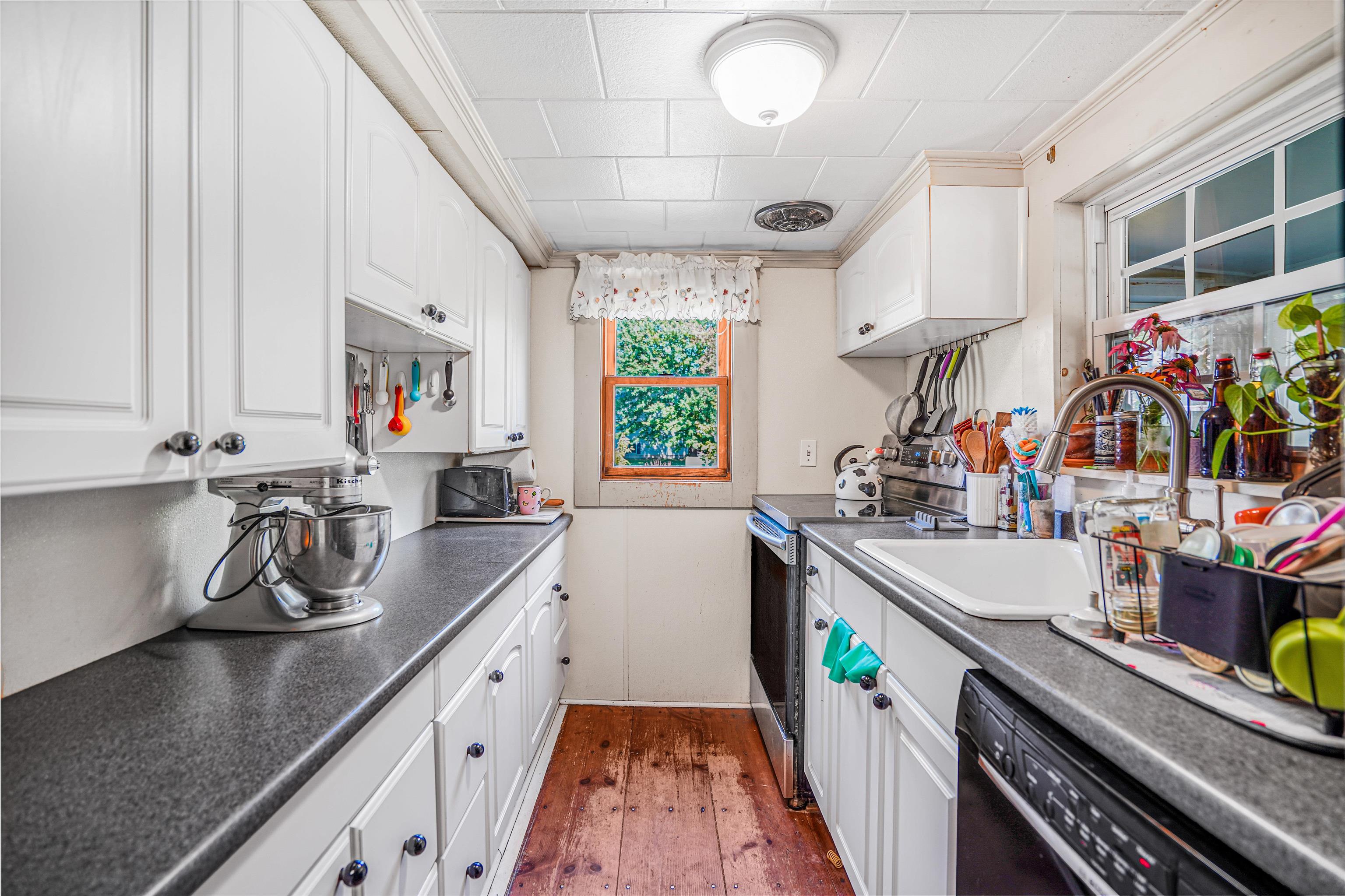 1194 Bridge Street Manchester, NH 03104 - Photo 16 of 46 Gallery Image 16