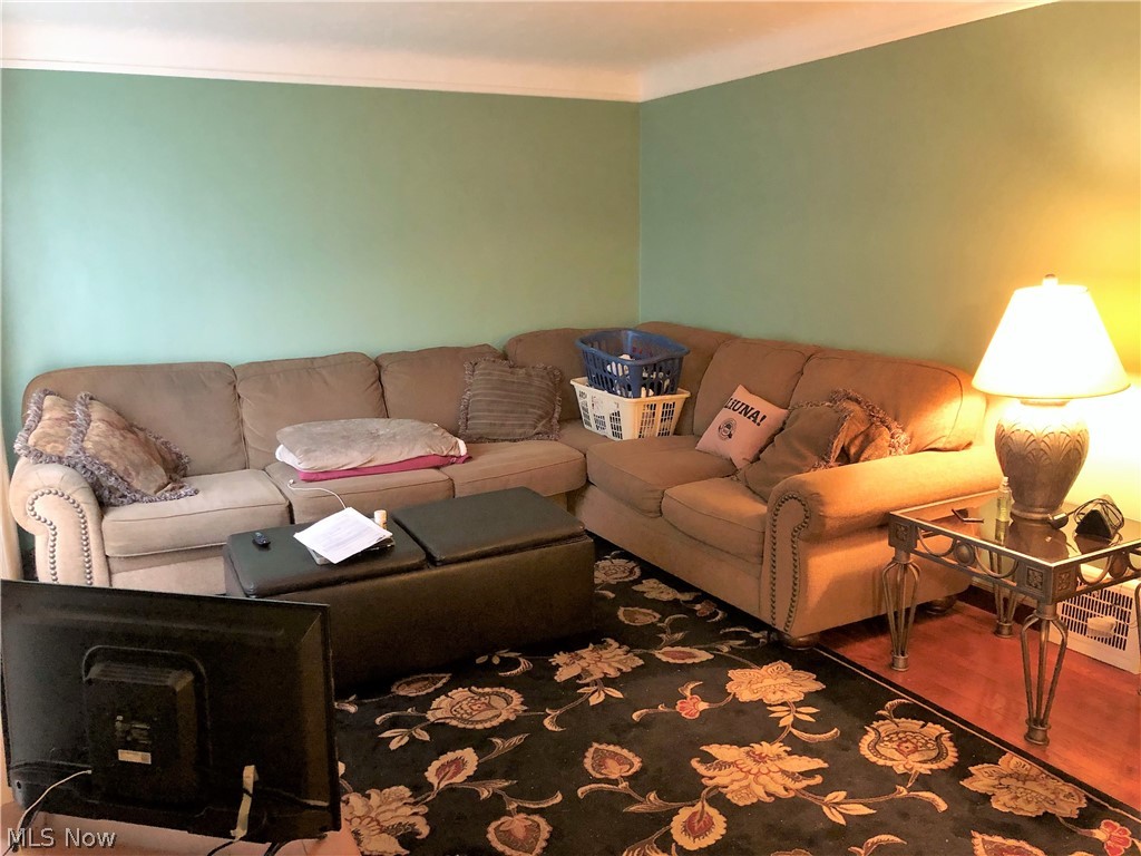 1282 Sunset Road Cleveland, OH 44124 - Photo 3 of 21