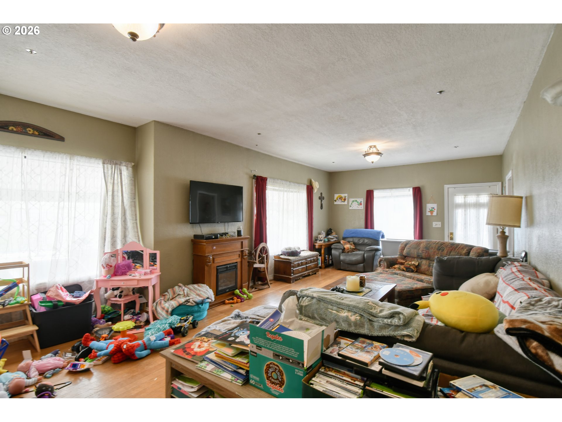 607 Southwest Court Avenue Pendleton, OR 97801 - Photo 10 of 48 a living room with furniture and a flat screen tv