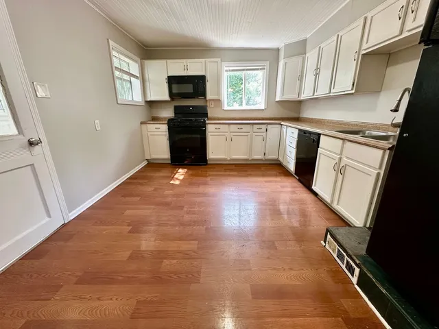 $250,000 | 50 Sheridan Street, Elgin, IL 60123