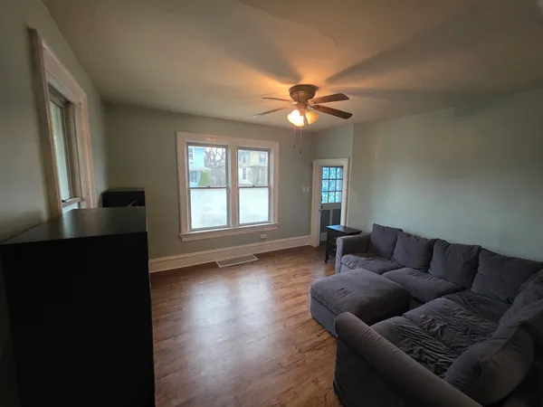 $235,000 | 463 North Street, Elgin, IL 60120