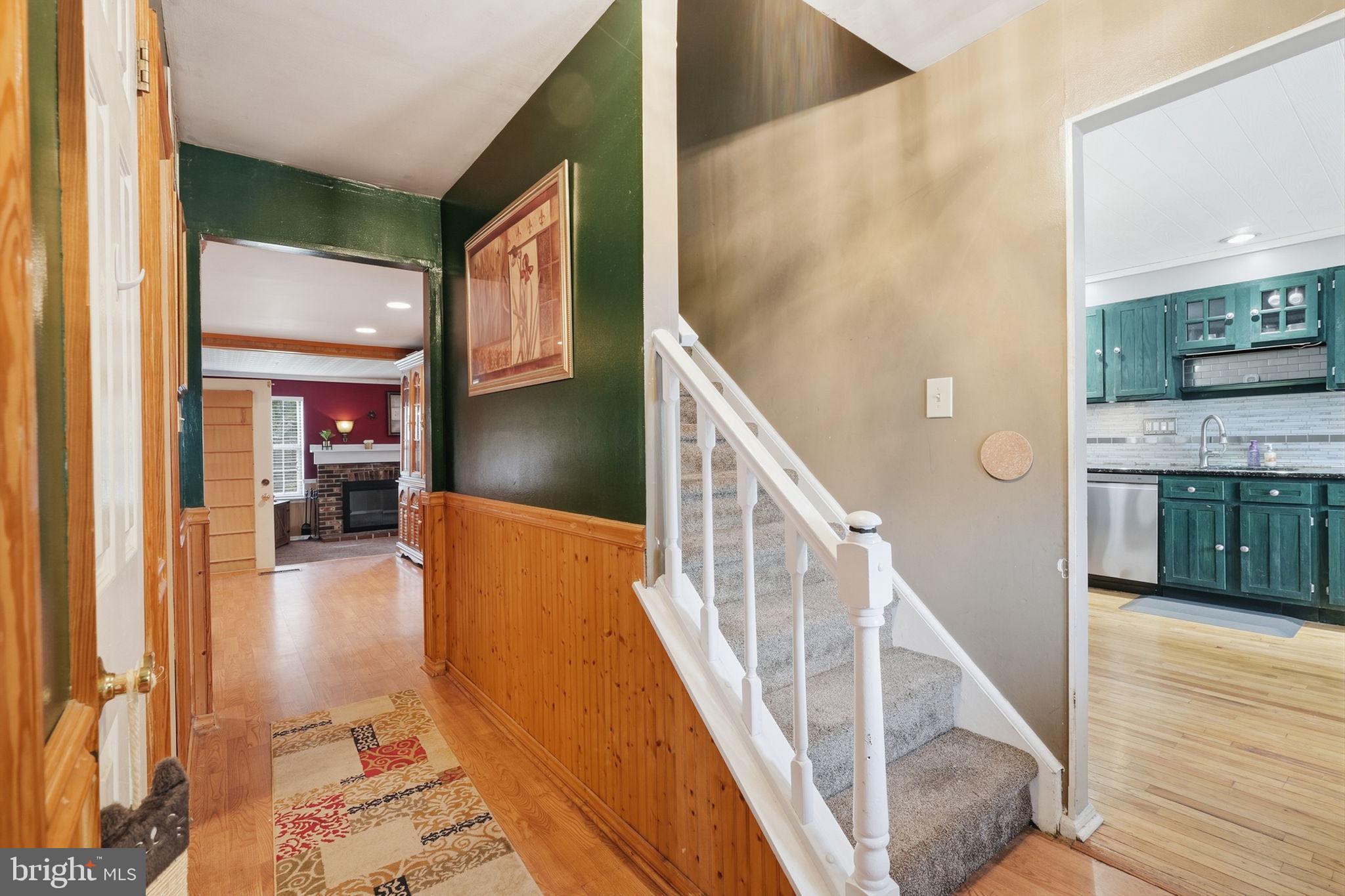 8110 Corbett Road Pennsauken, NJ 08110 - Photo 5 of 38 Foyer entrance