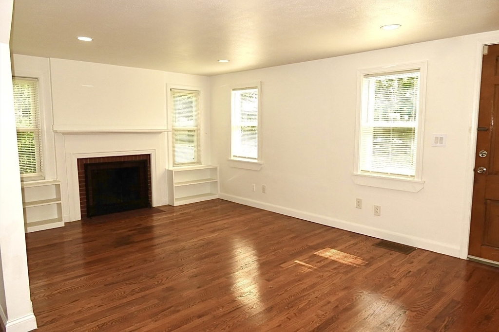 61 Russell Street Springfield, MA 01104 - Photo 9 of 19 Gallery Image 9
