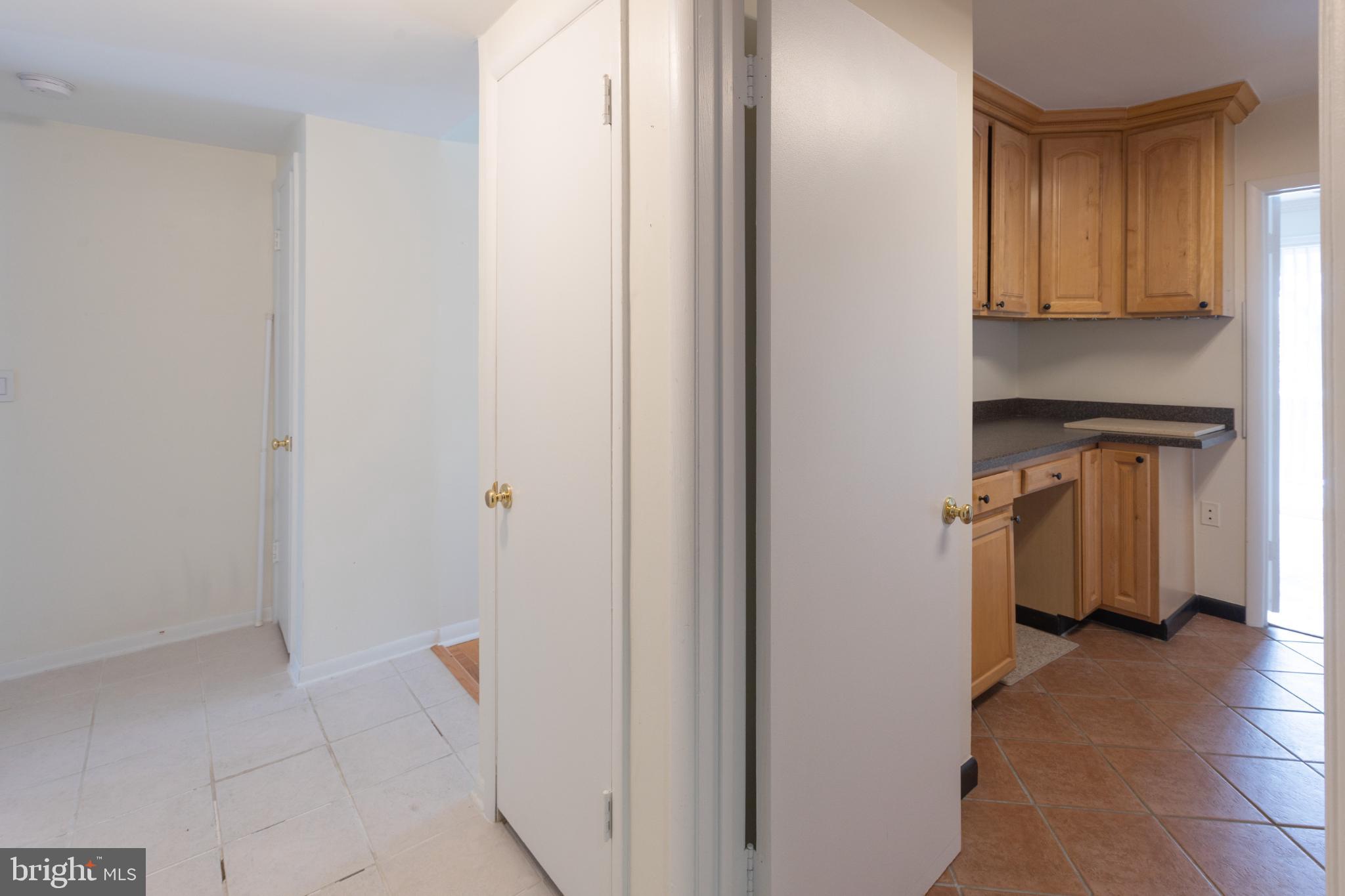 120 Cross Keys Road, Unit E Baltimore, MD 21210 - Photo 2 of 22 Entryway with kitchen access.