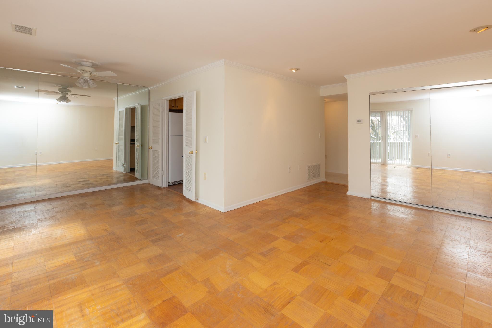 120 Cross Keys Road, Unit E Baltimore, MD 21210 - Photo 4 of 22 Living/dining combo