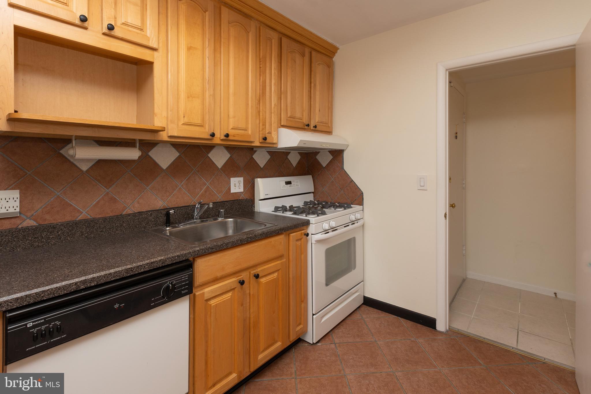 120 Cross Keys Road, Unit E Baltimore, MD 21210 - Photo 10 of 22
