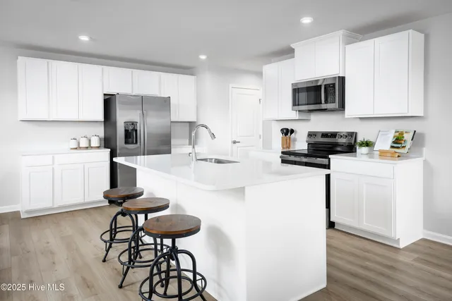 $298,425 | 8048 Sterling Oak Drive Northwest, Ash, NC 28420