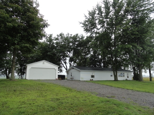 627 East McCoysburg Road Rensselaer, IN 47978 - Photo 1 of 16