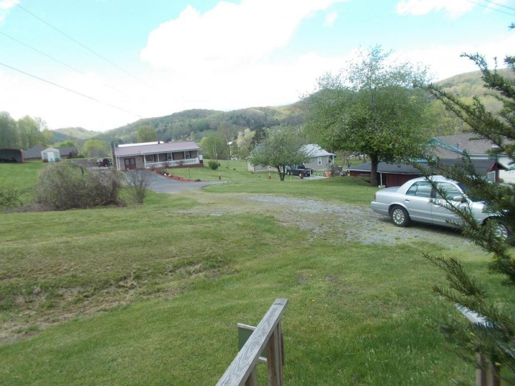 151 Jesse Peters Road, Unit 1 Dryden, VA 24243 - Photo 6 of 10 right of way to house