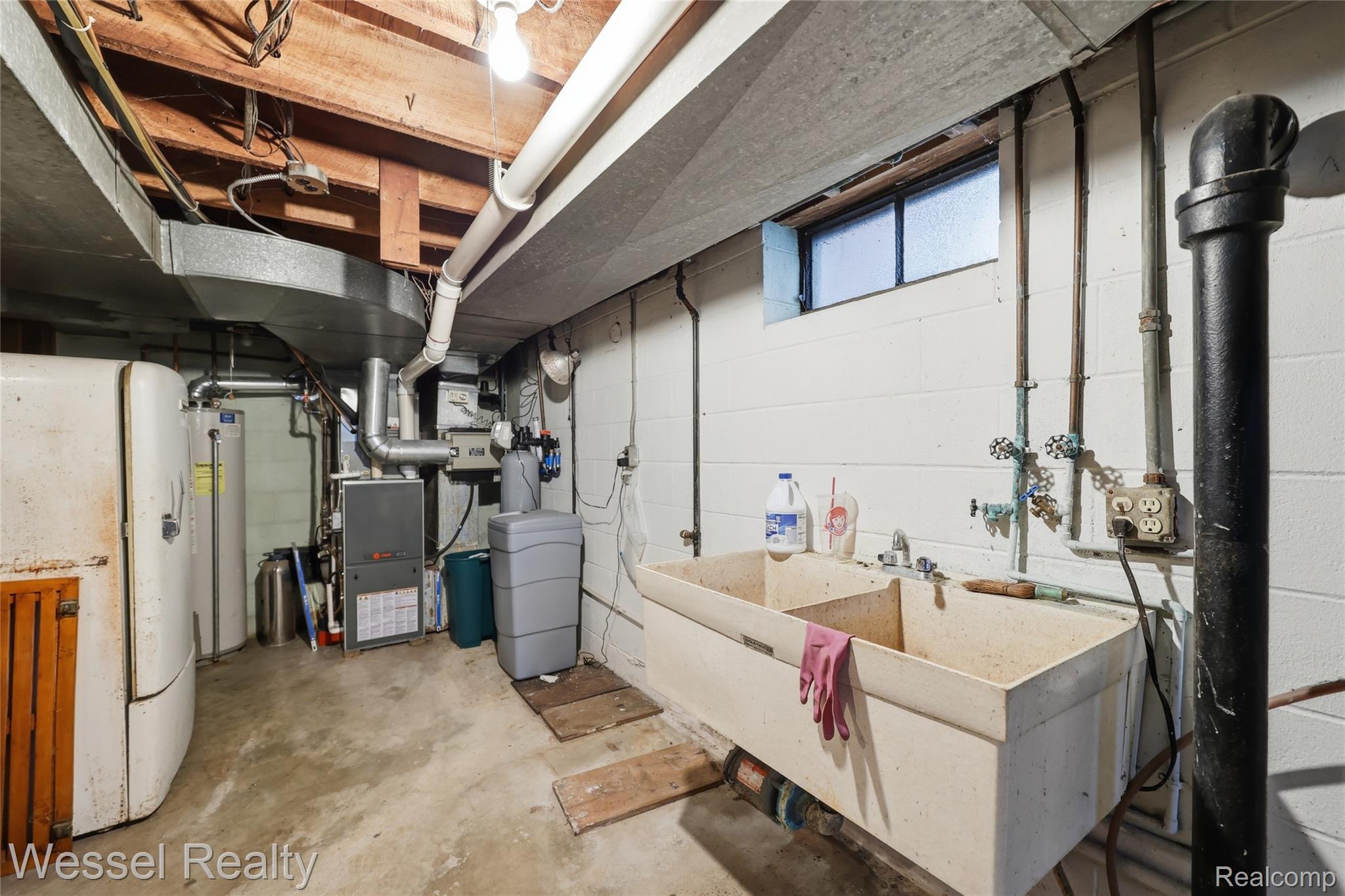 28771 Bunert Road Warren, MI 48088 - Photo 34 of 43 bunert-34.jpg