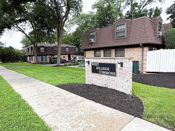 $2,600 | 114 West Hillside Avenue, Barrington, IL 60010