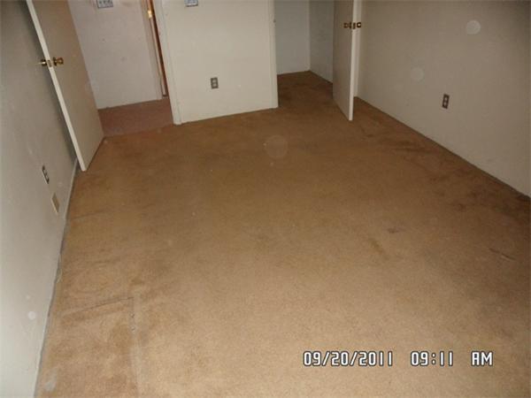 128 Mammoth Road, Unit 5 Hooksett, NH 03106 - Photo 5 of 5 a view of a room