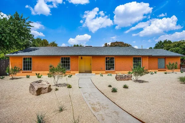 $3,100 | 10343 Marsh Lane, Dallas, TX 75229