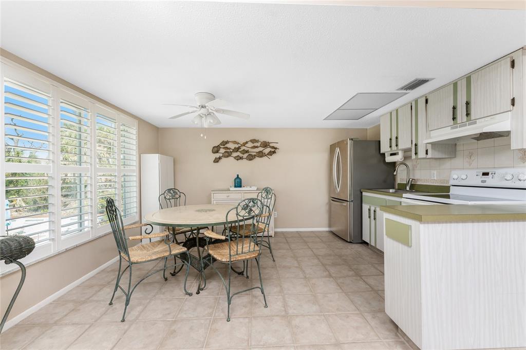 5055 North Beach Road, Unit 208 Englewood, FL 34223 - Photo 14 of 43 a dining room that has a table and chairs in it