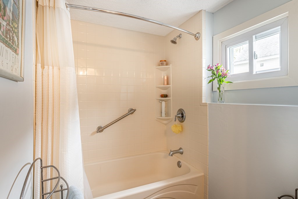 31 Rockingham Street Lowell, MA 01852 - Photo 18 of 22 Gallery Image 18