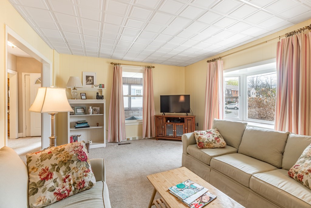 31 Rockingham Street Lowell, MA 01852 - Photo 5 of 22 Gallery Image 5