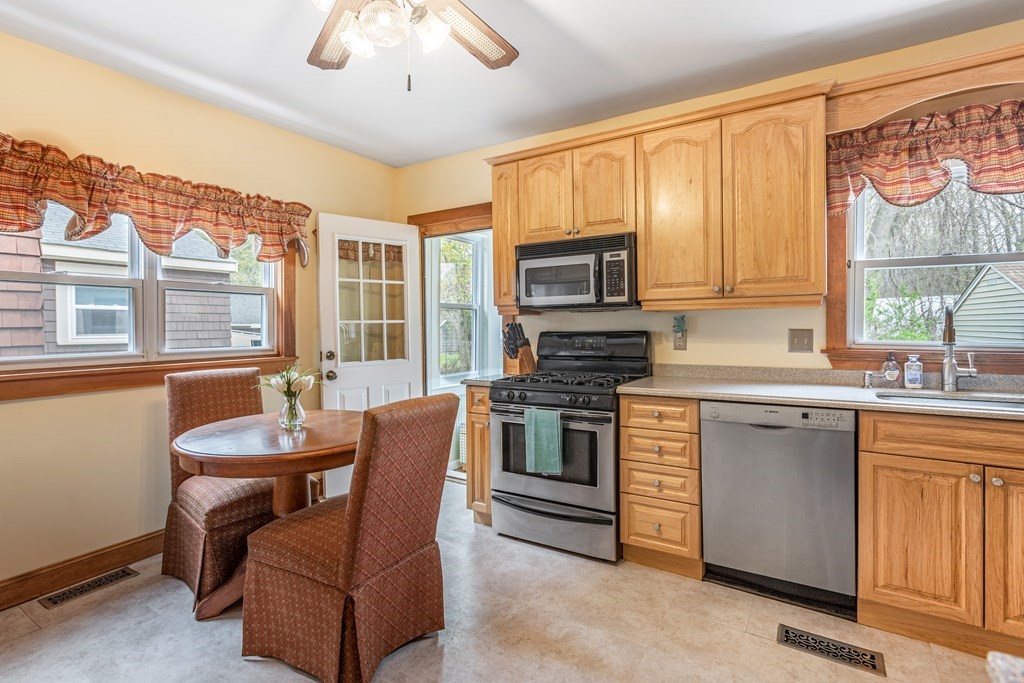 31 Rockingham Street Lowell, MA 01852 - Photo 9 of 22 Gallery Image 9