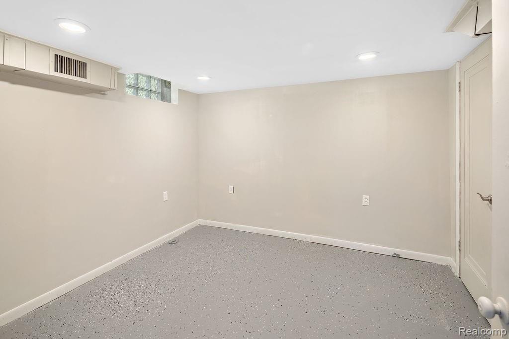 28403 Peppermill Road Farmington Hills, MI 48331 - Photo 5 of 26