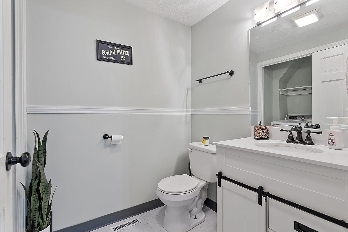 38 Stacey Circle, Unit 38 Windham, NH 03087 - Photo 15 of 33