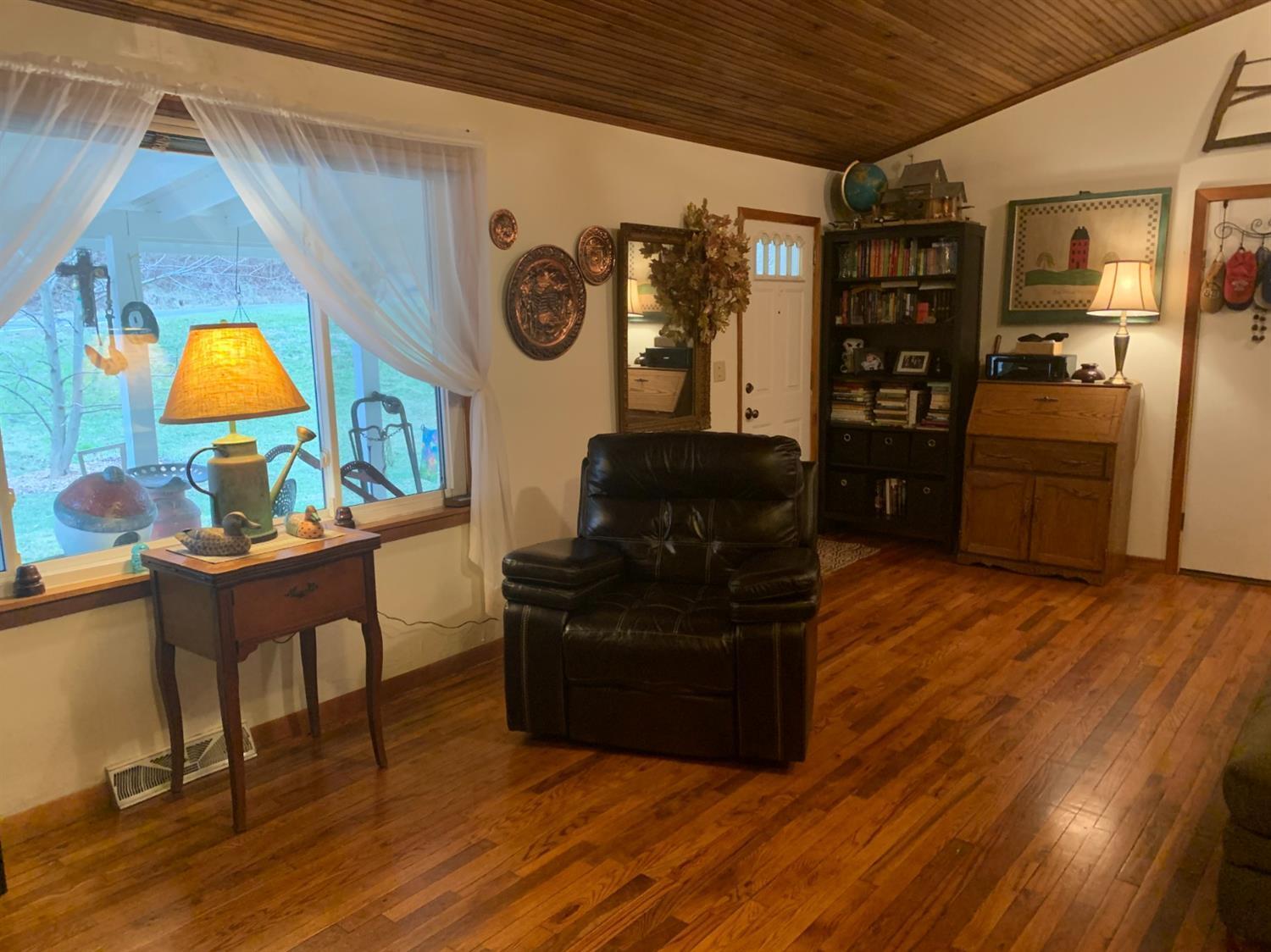 577 Locust Corner Road Cincinnati, OH 45245 - Photo 8 of 23 Gallery Image 8