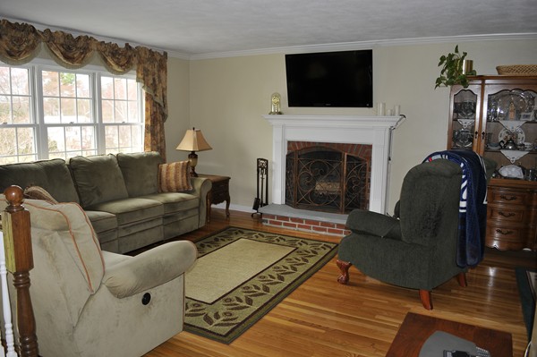 10 William Road Billerica, MA 01821 - Photo 3 of 30 Gallery Image 3