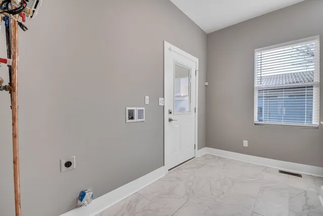 $2,195 | 508 Spears Avenue, Chattanooga, TN 37405