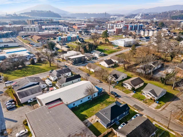 $2,195 | 508 Spears Avenue, Chattanooga, TN 37405