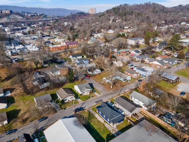 $2,195 | 508 Spears Avenue, Chattanooga, TN 37405