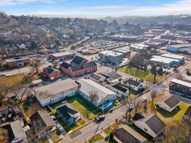 $2,195 | 508 Spears Avenue, Chattanooga, TN 37405