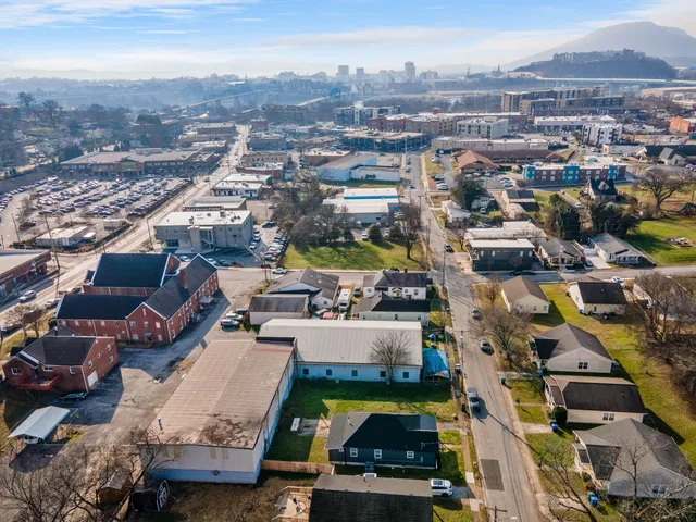 $2,195 | 508 Spears Avenue, Chattanooga, TN 37405