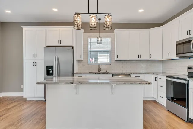 $2,195 | 508 Spears Avenue, Chattanooga, TN 37405