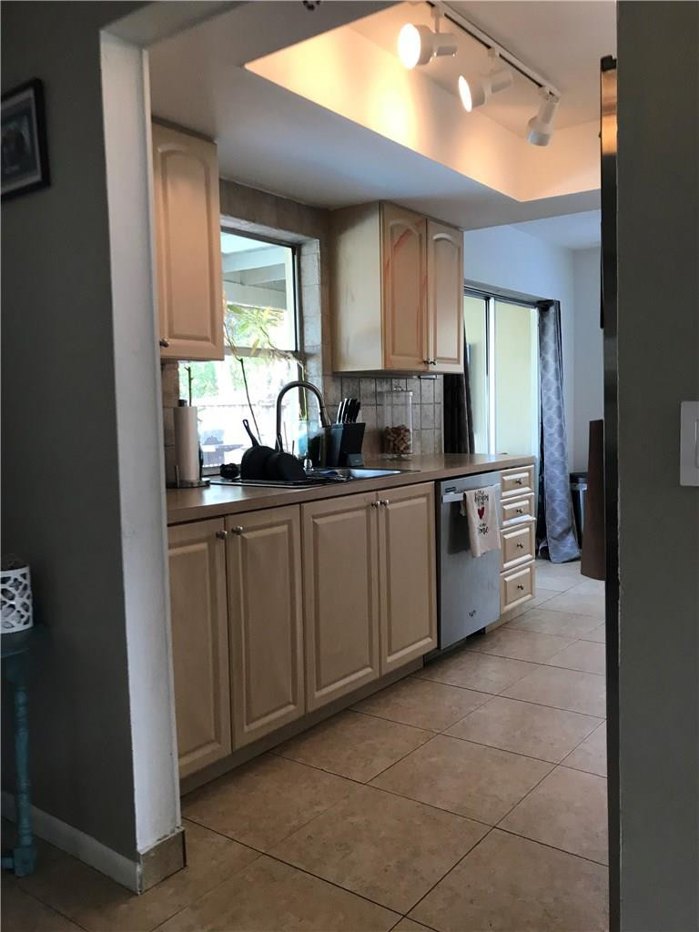 22683 Southwest 65th Way Boca Raton, FL 33428 - Photo 8 of 35 Photo 8