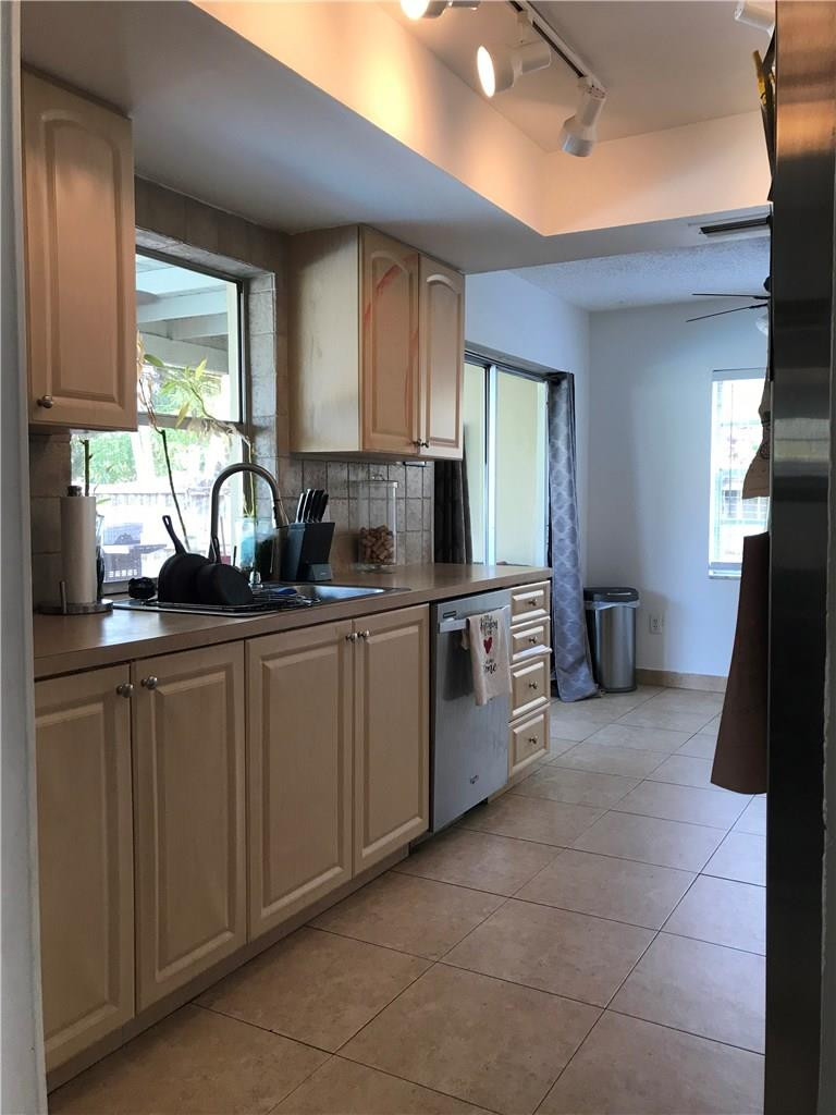 22683 Southwest 65th Way Boca Raton, FL 33428 - Photo 9 of 35 Photo 9