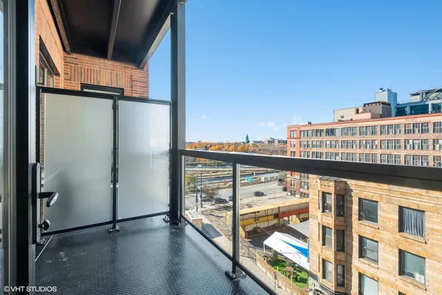 $1,075,000 | 323 South Racine Avenue, Unit 6B, Chicago, IL 60607